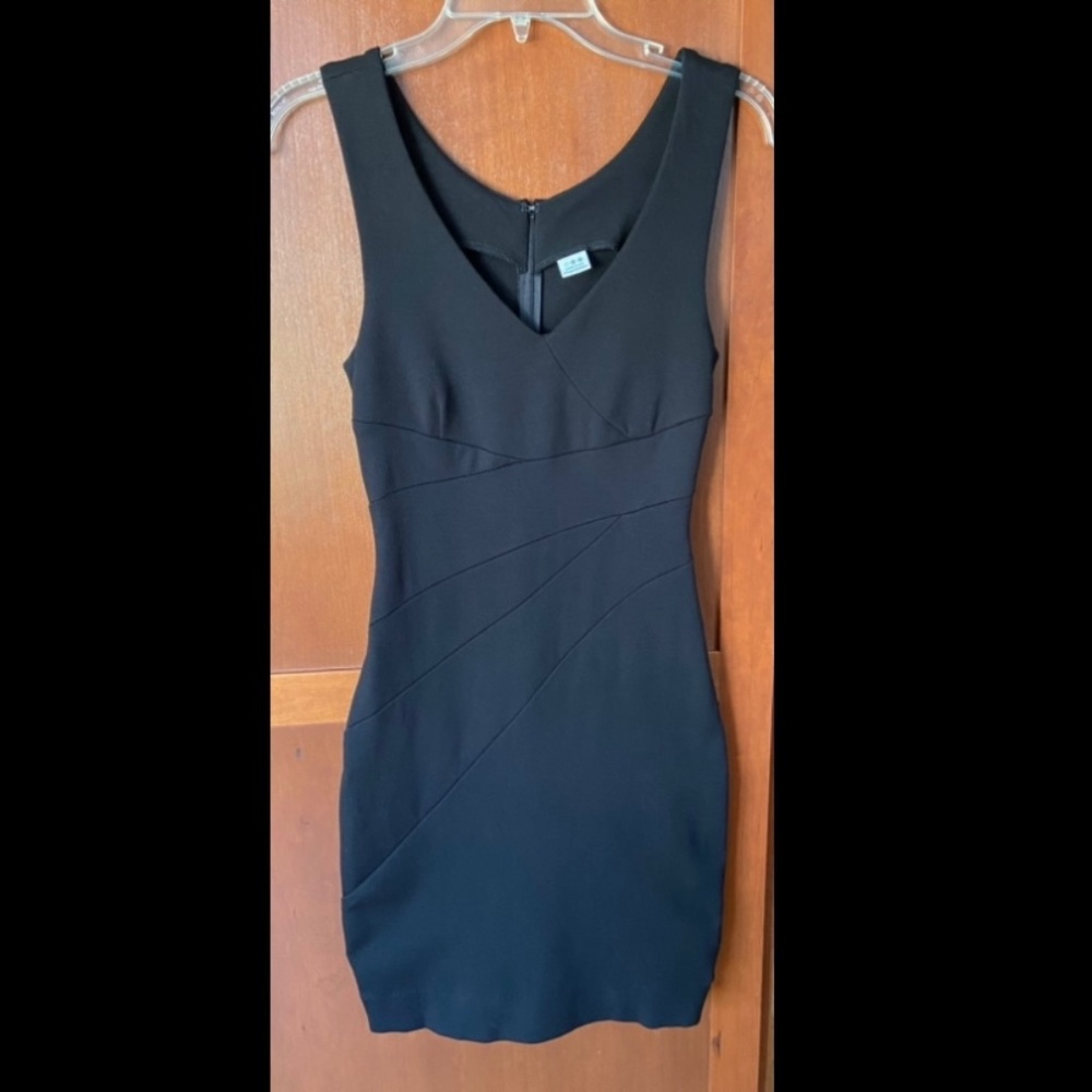 Three Dots Fitted Black Dress